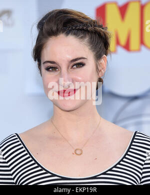 Los Angeles, Kalifornien, USA. 12. April 2015. Shailene Woodley kommt für das Jahr 2015 MTV Movie Awards im Nokia Theater. © Lisa O'Connor/ZUMA Draht/Alamy Live-Nachrichten Stockfoto