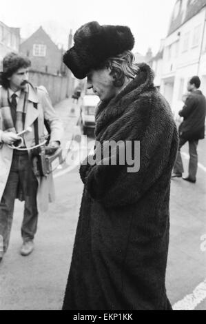 Totenmesse für Irish Rock star Phil Lynott, lead-Sänger von Thin Lizzy, statt an einer Kirche in Richmond, Surrey. Sänger Bob Geldof besucht den Dienst. 9. Januar 1986. Stockfoto