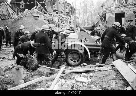 V2-Rakete Vorfall in Waltham Abbey. Gebrochenen Wasser- und Gasleitungen 7. März 1945. Stockfoto