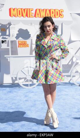 Los Angeles, Kalifornien, USA. 12. April 2015. Charli XCX besucht den 2015 MTV Movie Awards im Nokia Theatre L.A. Live in Los Angeles, USA, am 12. April 2015. Bildnachweis: Dpa picture Alliance/Alamy Live News Stockfoto
