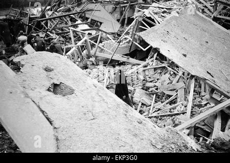 V2-Rakete Vorfall in Waltham Abbey. Gebrochenen Wasser- und Gasleitungen 7. März 1945. Stockfoto