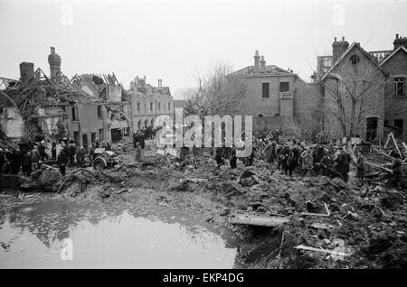 V2-Rakete Vorfall in Waltham Abbey. Gebrochenen Wasser- und Gasleitungen 7. März 1945. Stockfoto