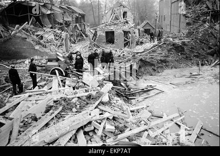 V2-Rakete Vorfall in Waltham Abbey. Gebrochenen Wasser- und Gasleitungen 7. März 1945. Stockfoto