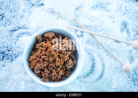 Verschiedene Arten von Zucker im Holztisch Stockfoto