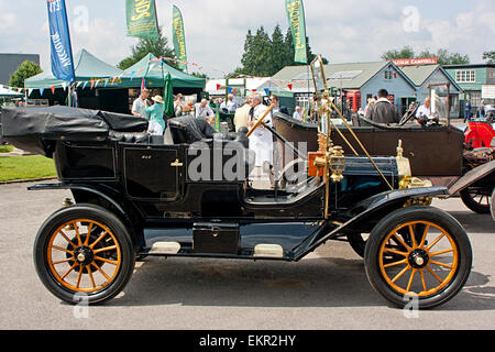 Ein 1911 Ford Modell T an Brooklands Double zwölf Festival 2014, Weybridge, Surrey Stockfoto