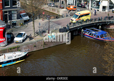 Amsterdam Canal und Umgebung an einem schönen Morgen im April. Stockfoto