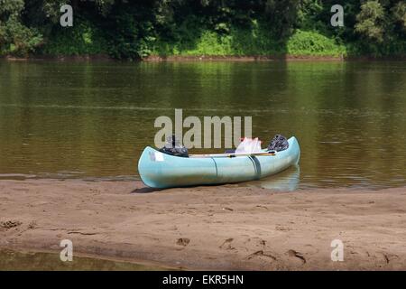 Kanu auf dem Fluss Stockfoto