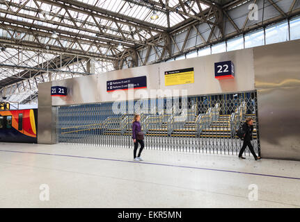 Geschlossenen und bewachten Eingang in den alten Eurostar-terminal am Bahnhof London Waterloo Stockfoto