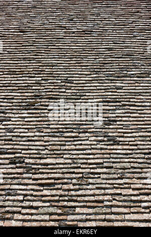 Ziegeldach eines Dorfhauses in Region Troodos, Republik Zypern Stockfoto