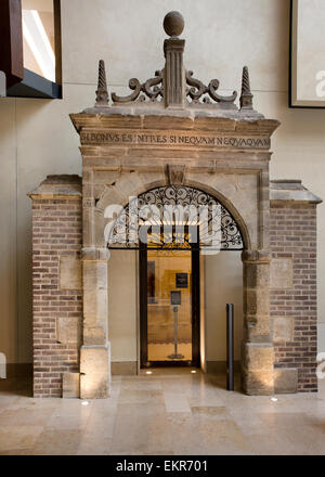 15. Jahrhundert Portal aus Ascot Parkgrundstück in Bodleian Libraries neue renovierte Weston Library an der University of Oxford Stockfoto