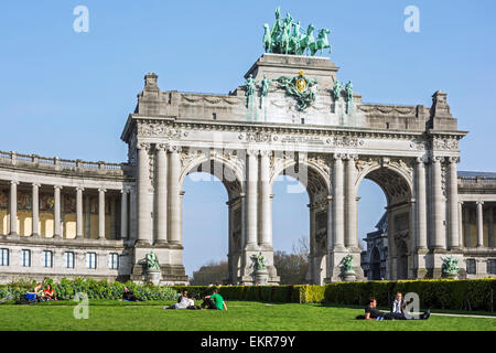 Triumphbogen am Parc du Cinquantenaire / Jubelpark in Brüssel, Belgien Stockfoto