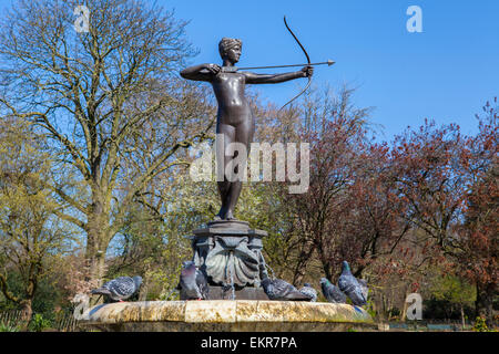 Die schöne Skulptur auf dem Artemis Brunnen im Hyde Park, London. Stockfoto