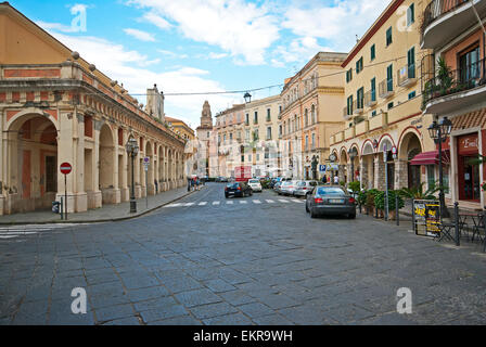 Gaeta, Piazza Traniello, Traniello Platz, auf der Rückseite der Glockenturm der St. Erasmus Cathedral, Latium, Italien Stockfoto