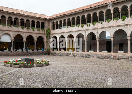 Peru, Cusco.  Innenhof Kloster Santo Domingo, ehemals Inka Cuzco, Tempel der Sonne. Stockfoto