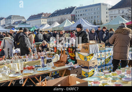 Zum Naschmarkt, die in Österreich und in Wien ist die mit Abstand bekannteste und den luxuriösesten Lebensmittel produzieren und Markt willkommen. Stockfoto
