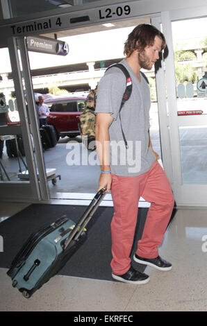 Amerikanischen professionellen Baseball Krug für die Los Angeles Dodgers, Clayton Kershaw mit seiner Frau fahren Los Angeles International Airport (LAX) Featuring: Clayton Kershaw Where: Los Angeles, California, Vereinigte Staaten von Amerika bei: 9. Oktober 2014 Stockfoto