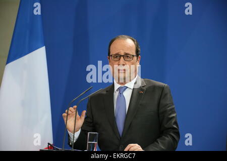 Berlin, Deutschland. 31. März 2015. Präsident Francois Hollande hält eine Pressekonferenz mit Bundeskanzlerin Angela Merkel während eines Treffens der deutschen französische Ministerrat am Kanzleramt. © Madeleine Lenz/Pacific Press/Alamy Live-Nachrichten Stockfoto