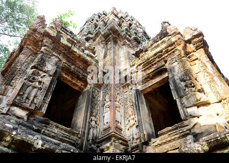 Apsara Schnitzereien in einem alten Tempel in der Tempelanlage Angkor Wat. Stockfoto