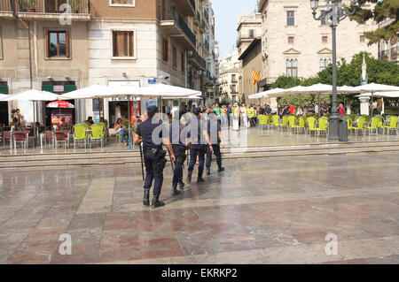 Polizisten im Einsatz in Valencia, Spanien Stockfoto