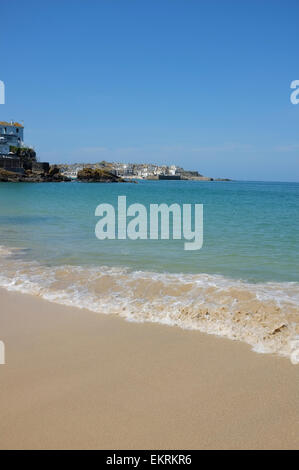 Porthminster Strand mit Blick in Richtung St Ives Harbour und Stadt. Stockfoto