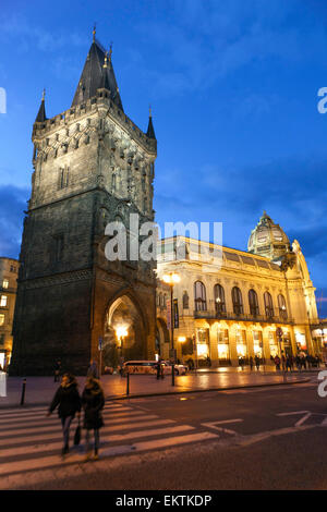 Der Pulverturm Turm Prasna Brana und Municipal House Prag Tschechische Republik Stockfoto