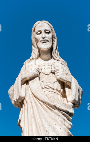 Weiße Statue von Jesus Christus außerhalb Kapelle der Virgen De La Pena, Mijas, Andalusien, Spanien Stockfoto