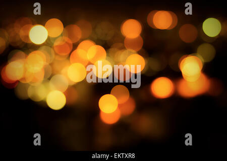 Abstrakte Nacht Verkehr bokeh Hintergrund mit echten Defokussierten leuchtet. Stockfoto