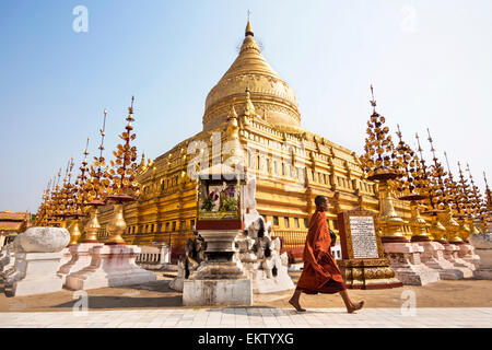 Buddhistische Mönch Shwezigon Paya, Bagan, Myanmar (Birma). Stockfoto