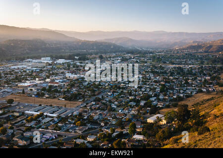 Abends Blick auf Ventura und fernen Berge von Grant Park, in Ventura, Kalifornien. Stockfoto