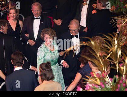 Scheveningen, Niederlande. 13. April 2015. Prinzessin Margriet und Pieter van Vollenhoven Ehemann besuchen die Nacht der Stars-Gala im Kurhaus in Scheveningen, Niederlande, 13. April 2015. Foto: Albert Nieboer-Royal Presse Europa - Nr. WIRE SERVICE - © Dpa/Alamy Live-Nachrichten Stockfoto