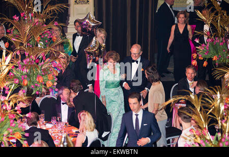 Scheveningen, Niederlande. 13. April 2015. Prinzessin Margriet und Pieter van Vollenhoven Ehemann besuchen die Nacht der Stars-Gala im Kurhaus in Scheveningen, Niederlande, 13. April 2015. Foto: Albert Nieboer-Royal Presse Europa - Nr. WIRE SERVICE - © Dpa/Alamy Live-Nachrichten Stockfoto