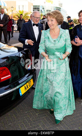 Scheveningen, Niederlande. 13. April 2015. Prinzessin Margriet und Pieter van Vollenhoven Ehemann besuchen die Nacht der Stars-Gala im Kurhaus in Scheveningen, Niederlande, 13. April 2015. Foto: Albert Nieboer-Royal Presse Europa - Nr. WIRE SERVICE - © Dpa/Alamy Live-Nachrichten Stockfoto