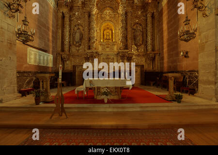 Im Inneren der Kirche erschienen Brunnen Patronin von Cantabria, Spanien Stockfoto