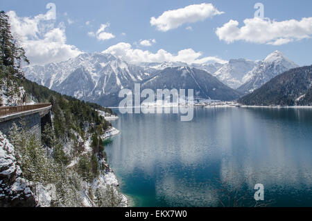 Lake Achensee genannt oft den Fjord der Alpen - schön zu jeder Zeit des Jahres, VL zwischen Winter und Frühling. Stockfoto