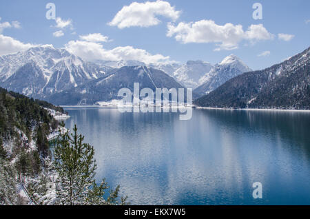 Lake Achensee genannt oft den Fjord der Alpen - schön zu jeder Zeit des Jahres, VL zwischen Winter und Frühling. Stockfoto