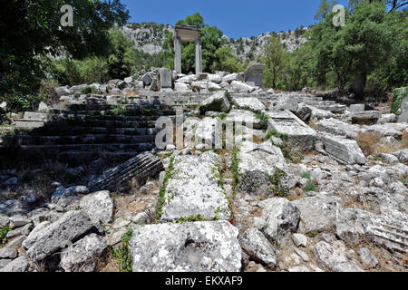 Blick auf das Propylon und Tempel der Artemis und Hadrian mit seinem ständigen Portal. Termessos, Türkei. Stockfoto