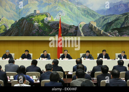 Peking, China. 14. April 2015. Chinese Vice Premier Wang Yang (C) spricht bei einer nationalen Telekonferenz auf Berichtigung des agrarbezogenen Mittel in Peking, Hauptstadt von China, 14. April 2015. © Pang Xinglei/Xinhua/Alamy Live-Nachrichten Stockfoto