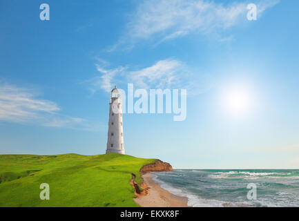 Alter Leuchtturm am Meer Stockfoto