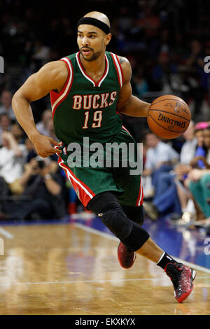 13. April 2015: Milwaukee Bucks guard Jerryd Bayless (19) in Aktion während der NBA-Spiel zwischen den Milwaukee Bucks und die Philadelphia 76ers im Wells Fargo Center in Philadelphia, Pennsylvania. Die Milwaukee Bucks gewann 107-97. Stockfoto