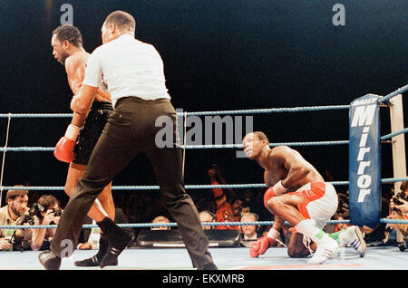 Aktion von Chris Eubank V Nigel Benn Kampf im NEC in Birmingham. 18. November 1990 Stockfoto