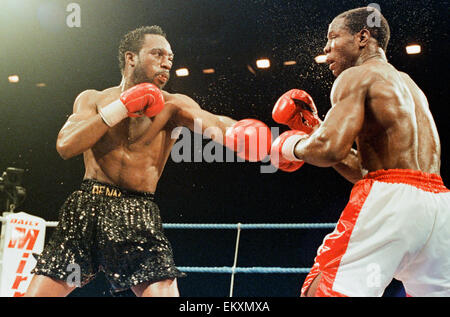 Aktion von Chris Eubank V Nigel Benn Kampf im NEC in Birmingham. 18. November 1990 Stockfoto