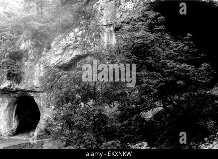 Eines der Taube Löcher in Dovedale, Derbyshire. 1970 Stockfoto