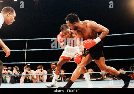 Aktion von Chris Eubank V Nigel Benn Kampf im NEC in Birmingham. 18. November 1990 Stockfoto