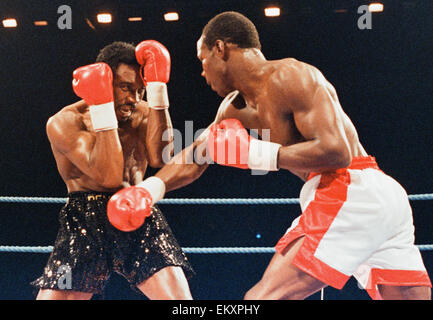 Aktion von Chris Eubank V Nigel Benn Kampf im NEC in Birmingham. 18. November 1990 Stockfoto