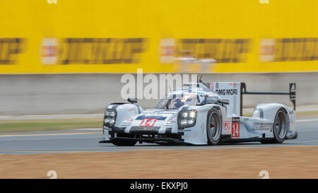 LE MANS, Frankreich - 14. Juni 2014: Porsche 919 Hybrid (#14, LM P1-H) Porsche Teams (Deutschland) Stockfoto