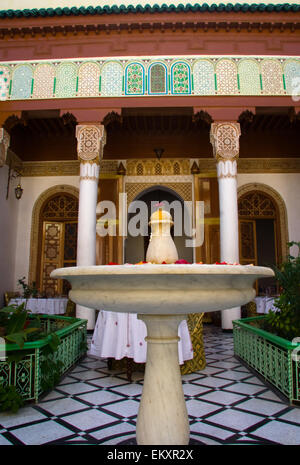 Hof-Brunnen in Marrakesch Riad oder innere Graden, Marokko Stockfoto