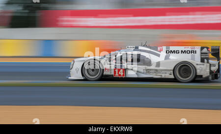 LE MANS, Frankreich - 14. Juni 2014: Porsche 919 Hybrid (#14, LM P1-H) Porsche Teams (Deutschland) Stockfoto