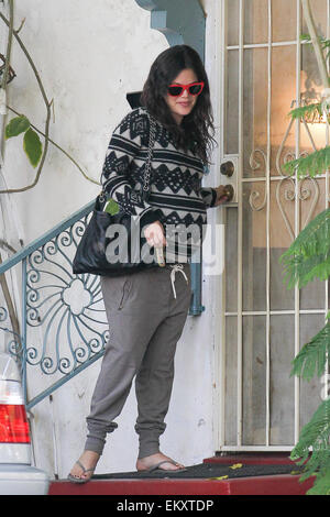 Eine hochschwangere Rachel Bilson Besorgungen mit Los Angeles: Rachel Bilson Where: Los Angeles, California, Vereinigte Staaten von Amerika bei: 10. Oktober 2014 Stockfoto