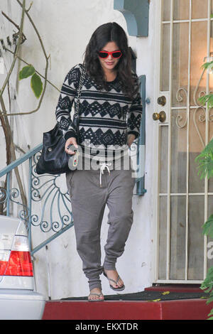 Eine hochschwangere Rachel Bilson Besorgungen mit Los Angeles: Rachel Bilson Where: Los Angeles, California, Vereinigte Staaten von Amerika bei: 10. Oktober 2014 Stockfoto