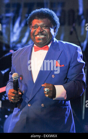 Datei - Datei Bild datiert 18. Juli 2008 zeigt die U.S. amerikanische Sängerin Percy Sledge während dem Festival "Jazz an der Donau" in Straubing, Deutschland. Foto: Nestor Bachmann dpa Stockfoto